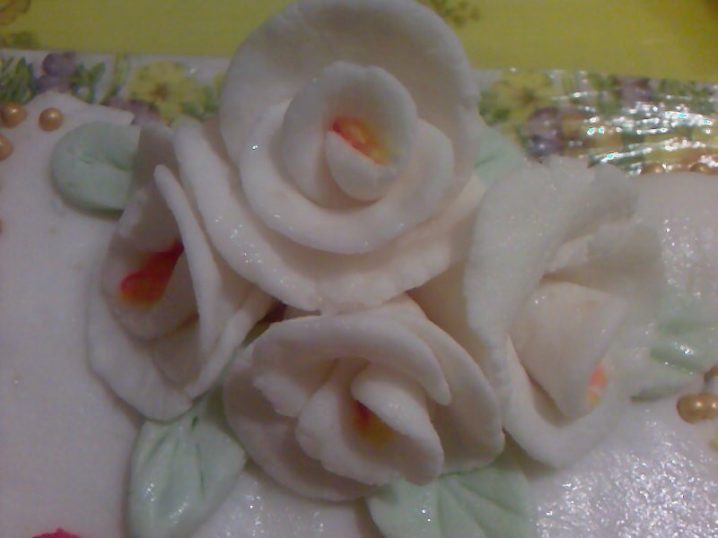 Róże z lukru plastycznego